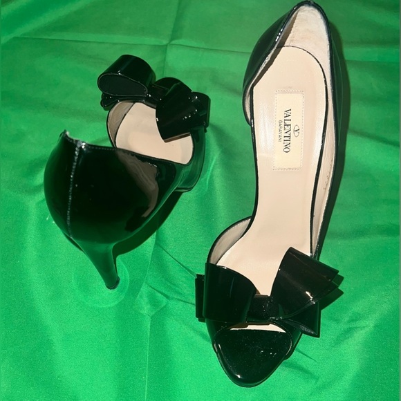 Elegant Black Patent Leather Valentino Heels with Bow size 37.5 - Picture 7 of 16